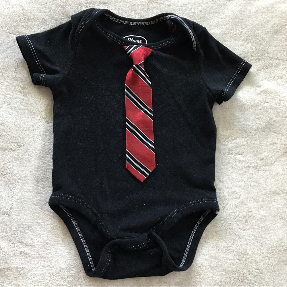Blume 9 mo onesie w/tie